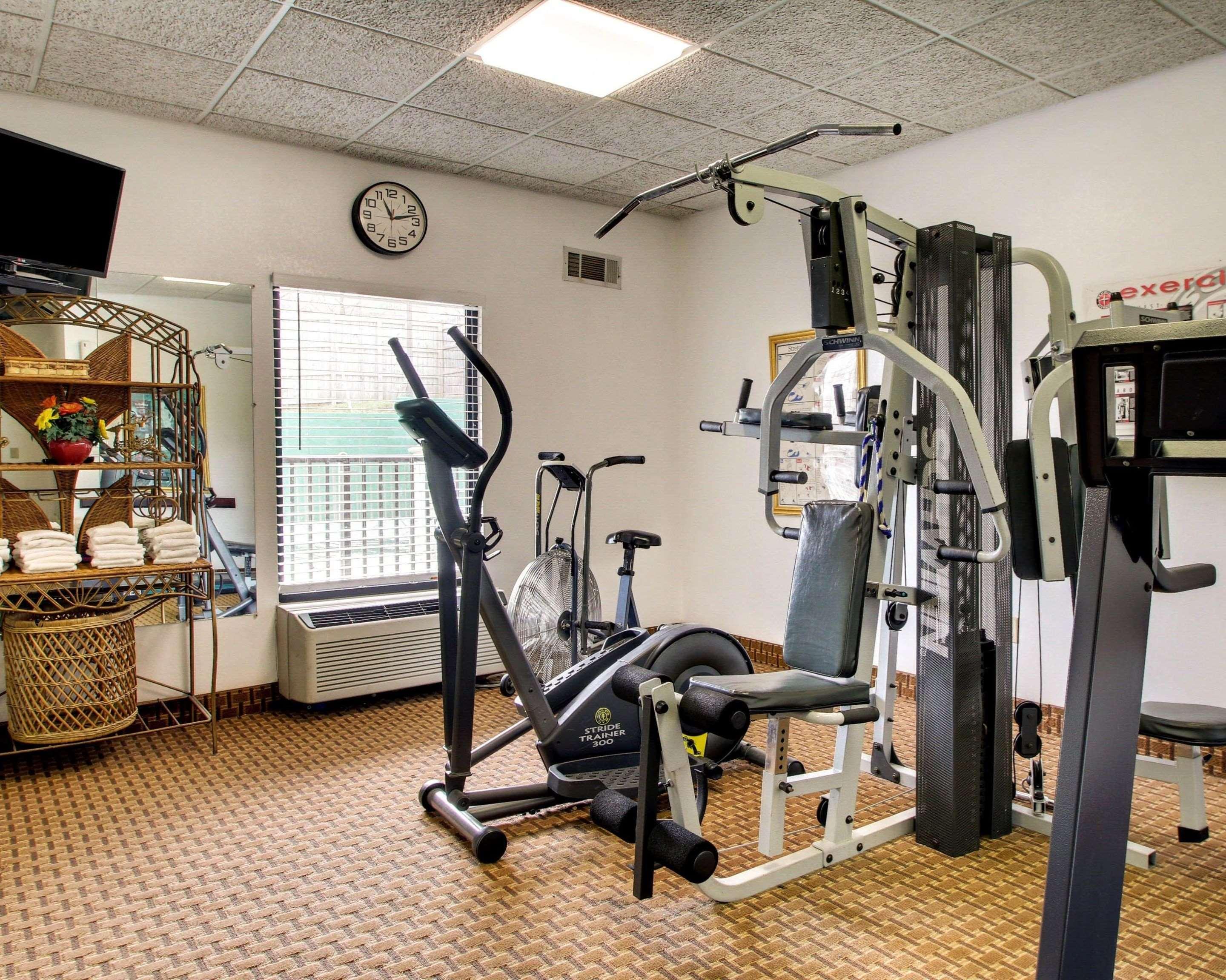 Quality Inn & Suites Clinton Bagian luar foto