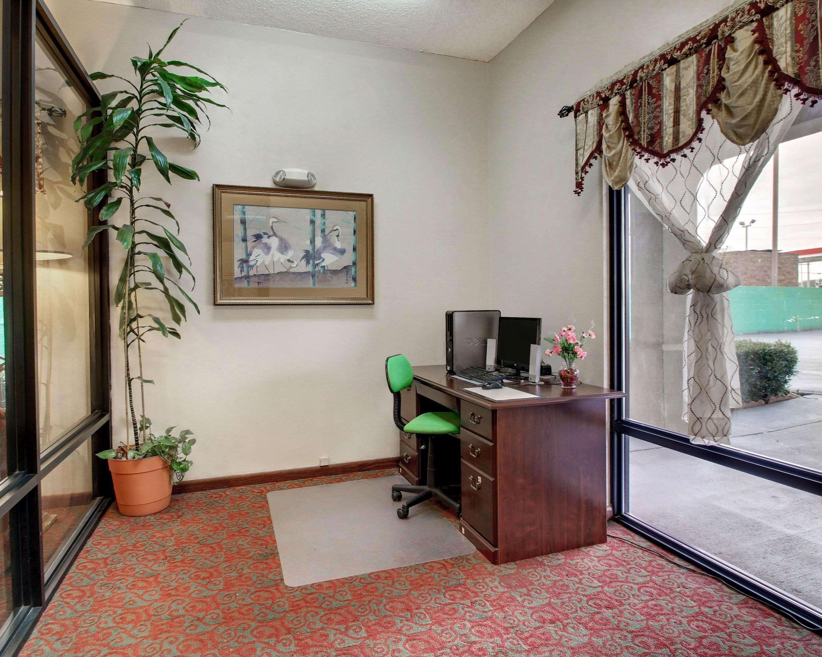 Quality Inn & Suites Clinton Bagian luar foto