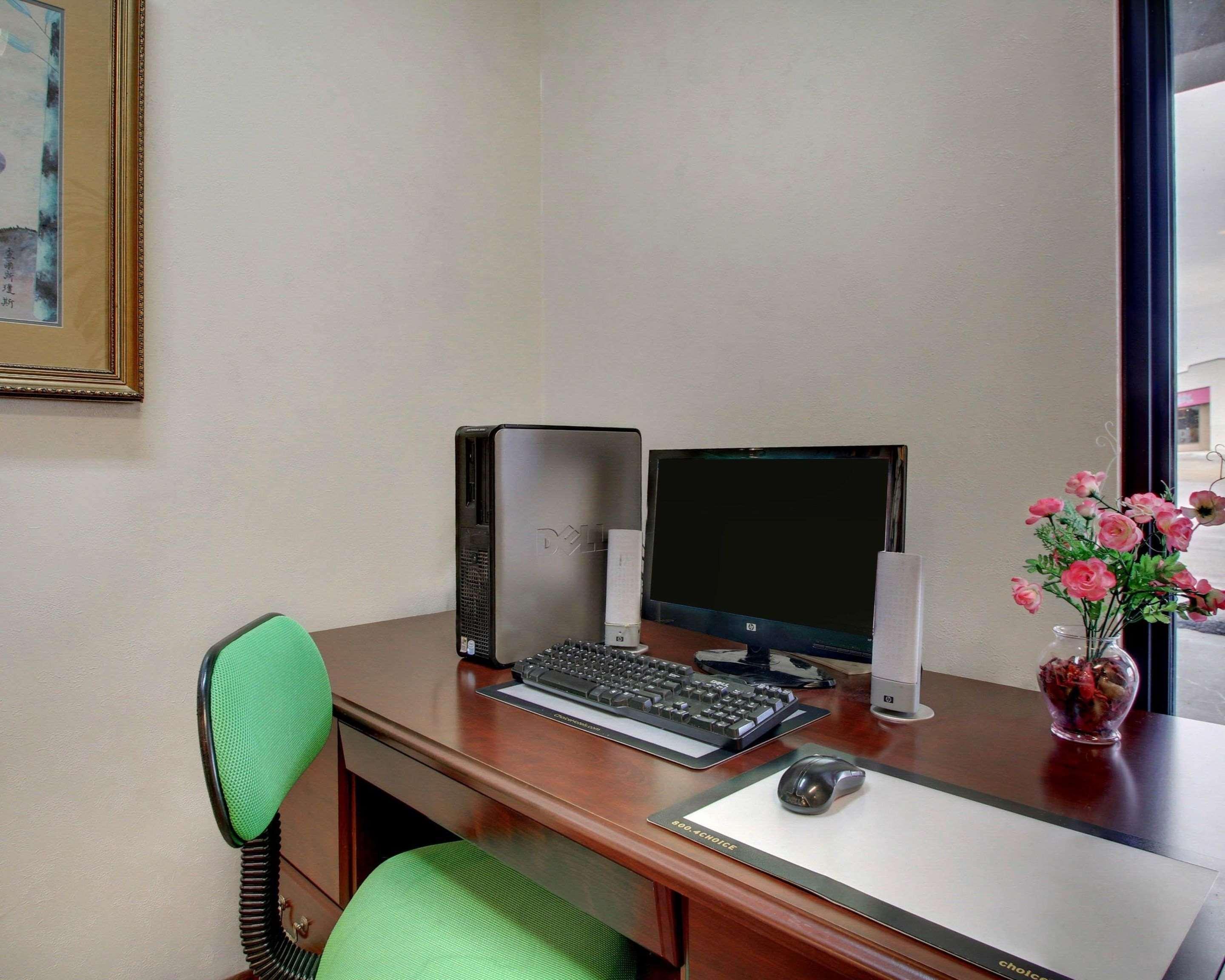 Quality Inn & Suites Clinton Bagian luar foto