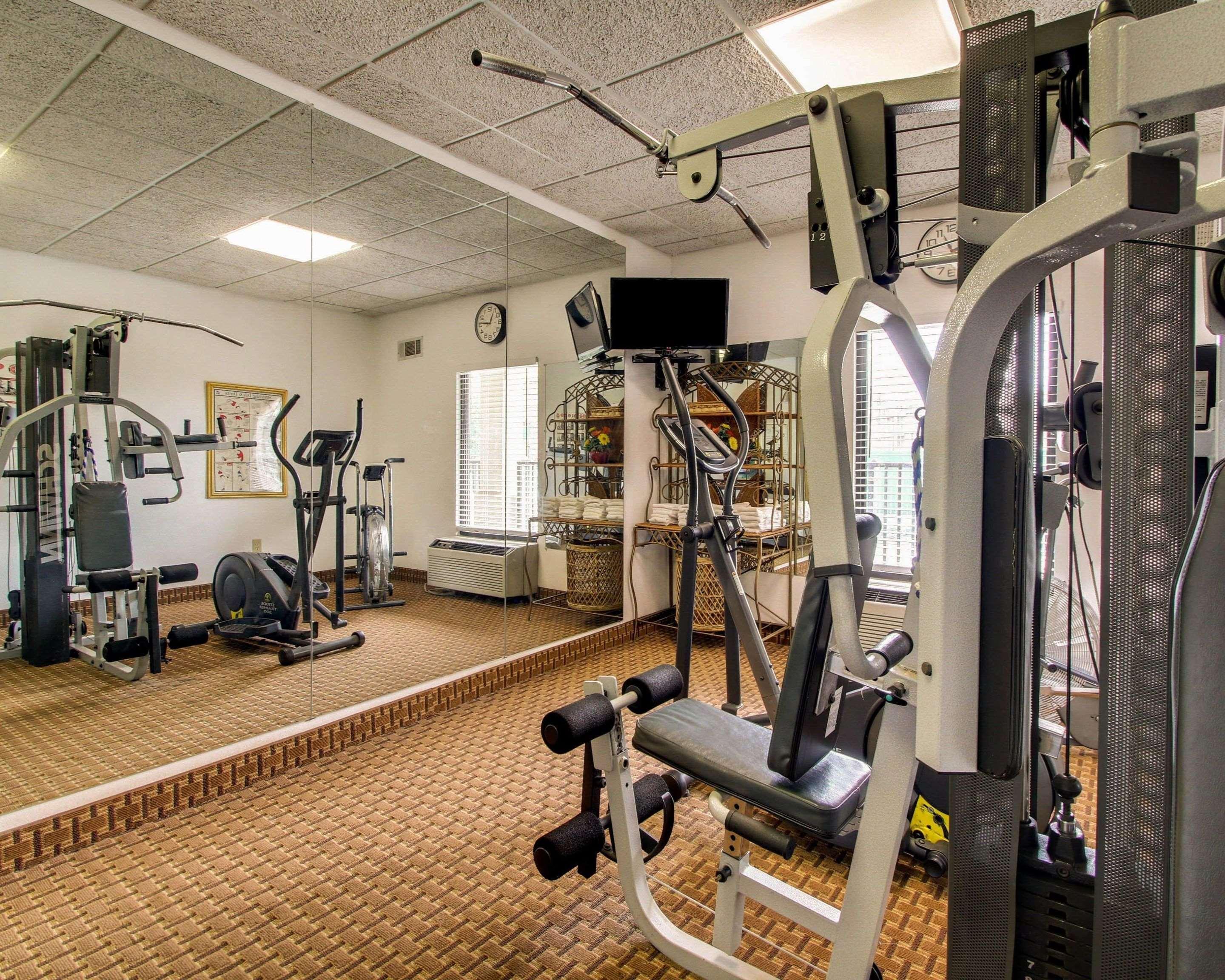 Quality Inn & Suites Clinton Bagian luar foto