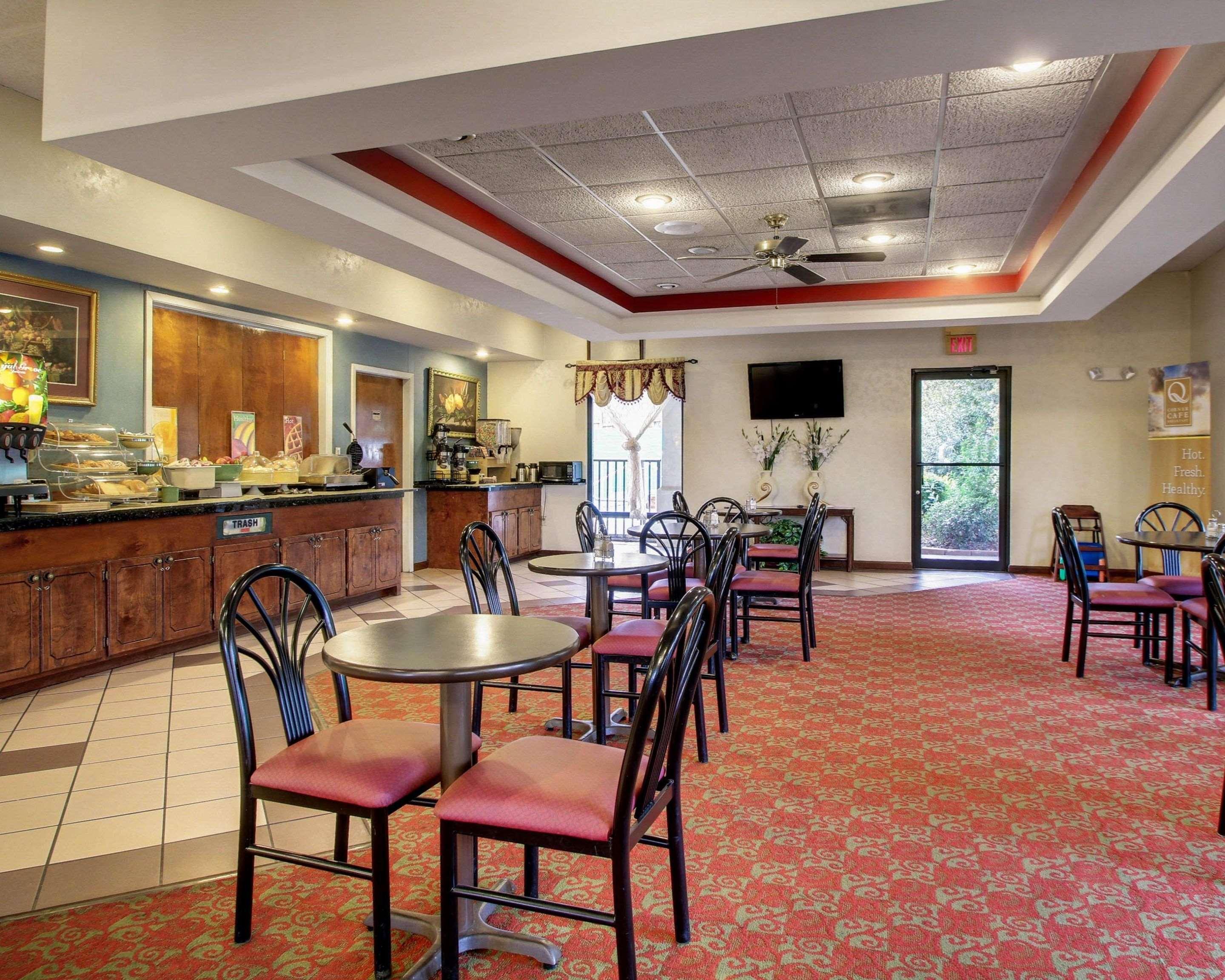 Quality Inn & Suites Clinton Bagian luar foto